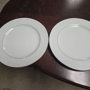 NWOT Vintage Crown Victoria Fine China Lovelace Set Of 2 Dinner Plates